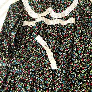 Doen floral blouse size M EUC